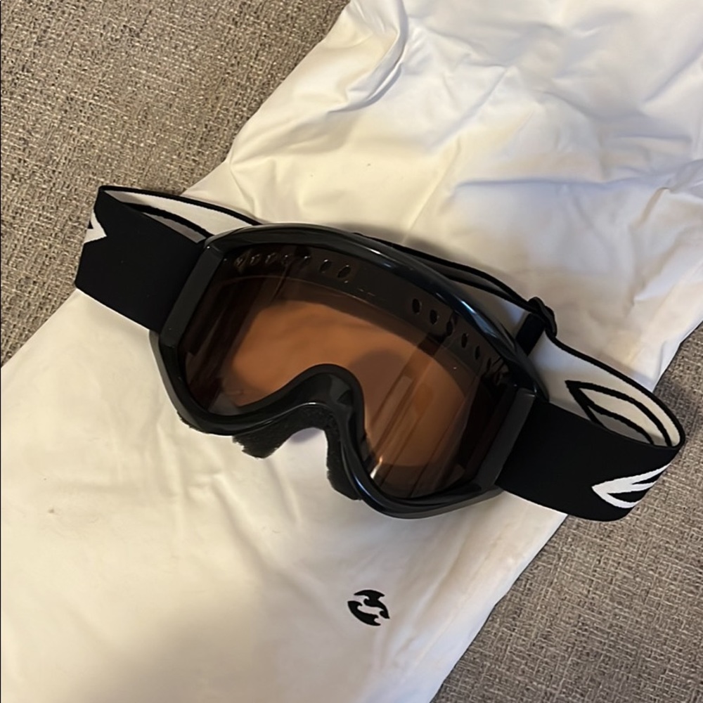 Ski goggles
